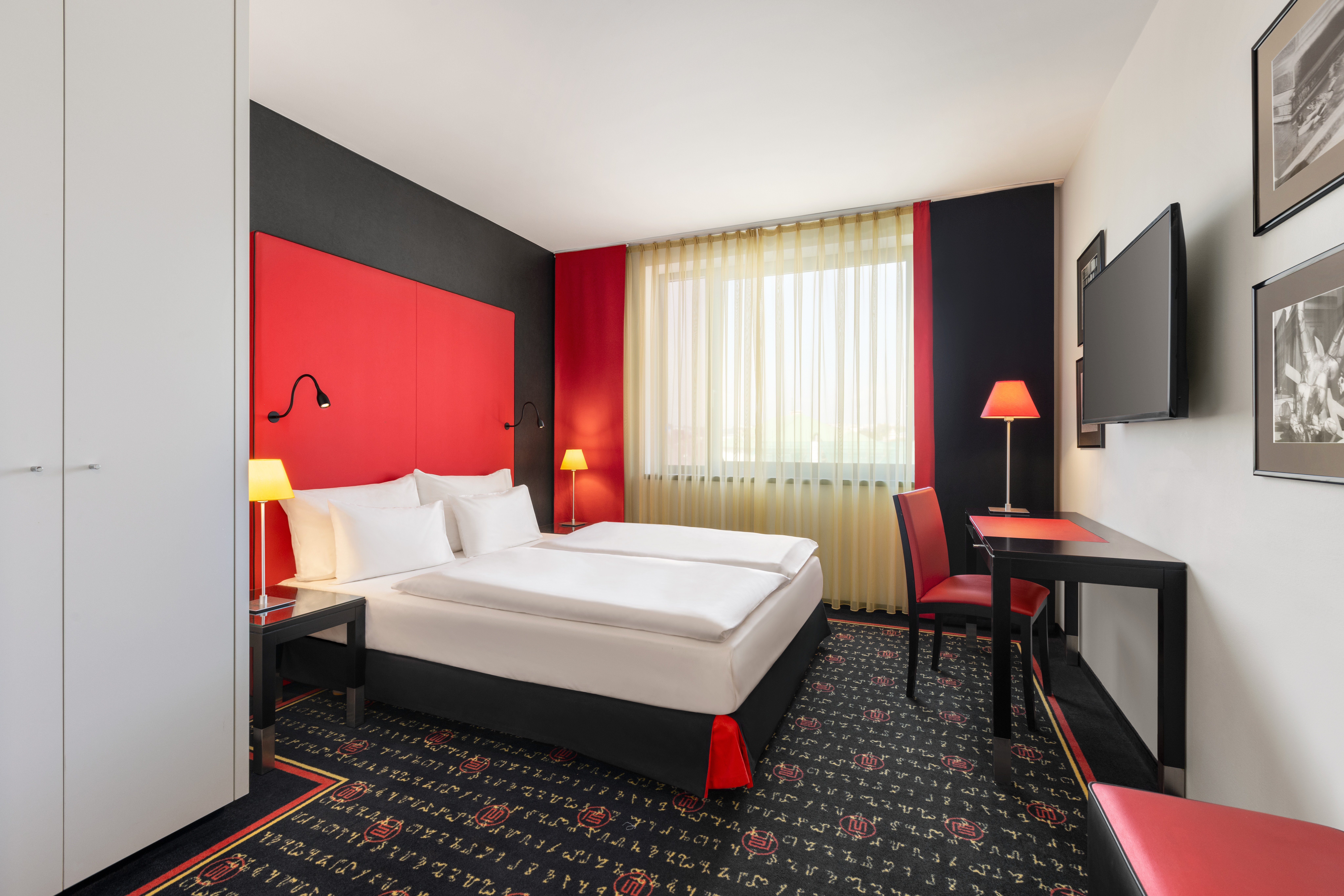 Vienna_House_Easy_by_Wyndham_Pilsen_Accessible_Double_Room