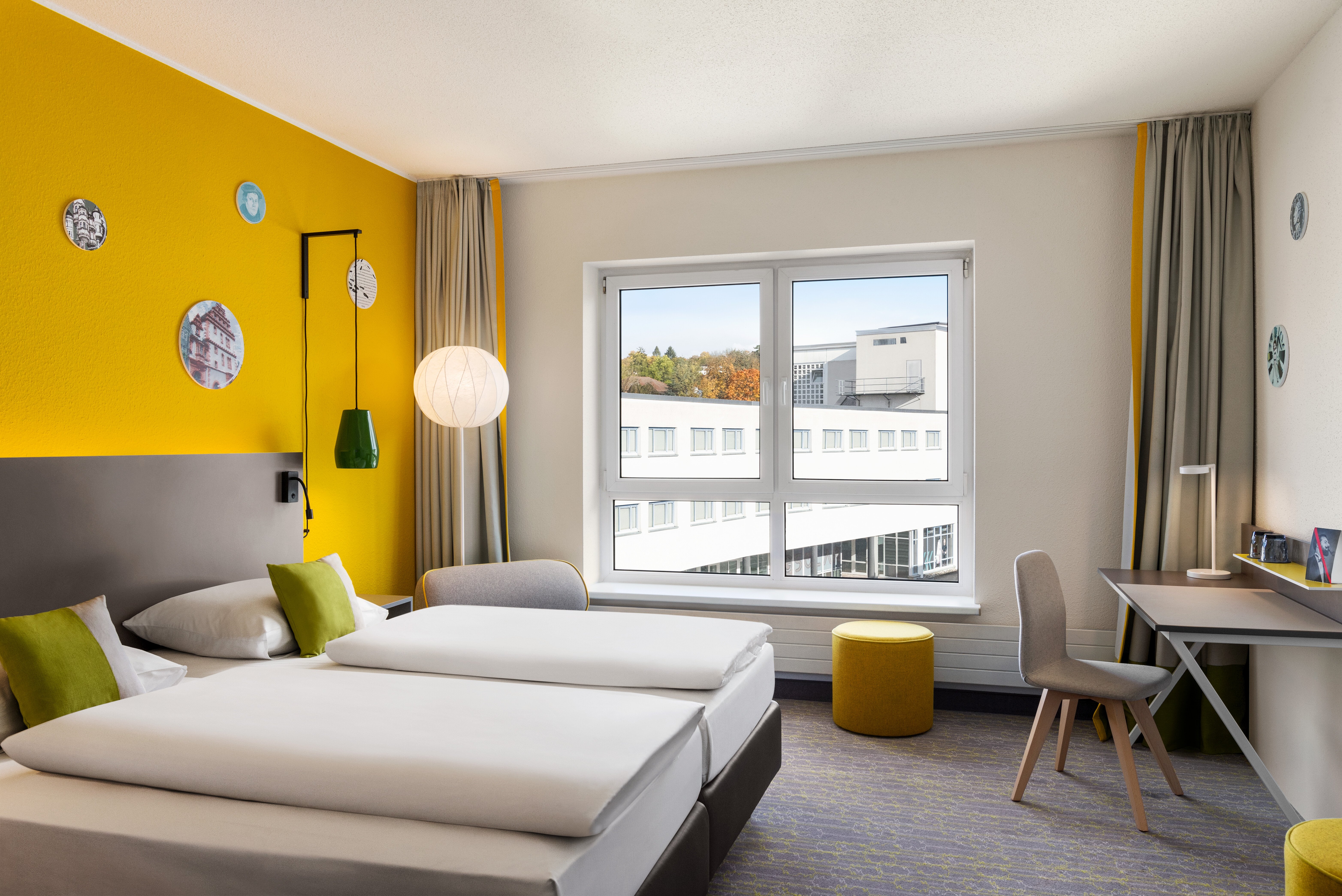 Vienna_House_Easy_by_Wyndham_Coburg_Comfort_Room